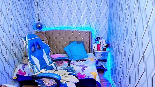 NicolleTaylor online show from 12/05/25, 04:32