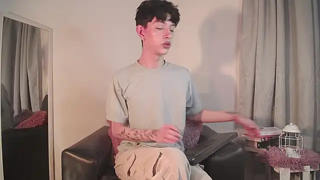 lyamthommpson online show from 02/09/25, 04:36