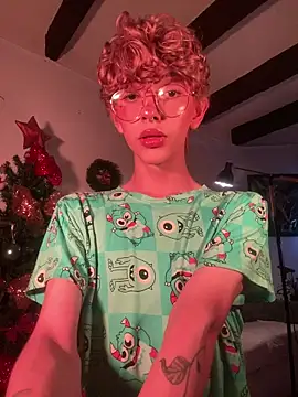 Snapshot of lyamthommpson chatting on 12/17/25, 08:15 lyamthommpson online show from 12/17/25, 08:15