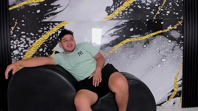 sweethot    online show from 10/05/25, 01:42