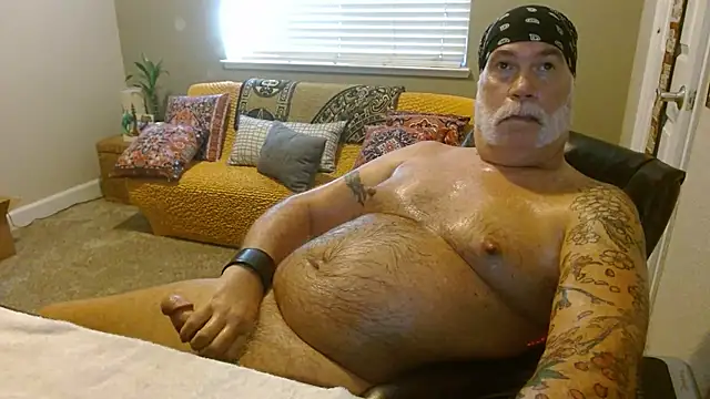 Snapshot of musclebearnips chatting on 10/21/25, 06:08 musclebearnips online show from 10/21/25, 06:08