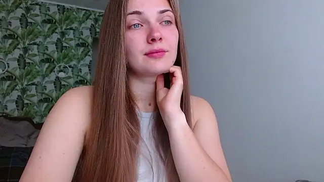 Olivia shine online show from 09/18/25, 04:25