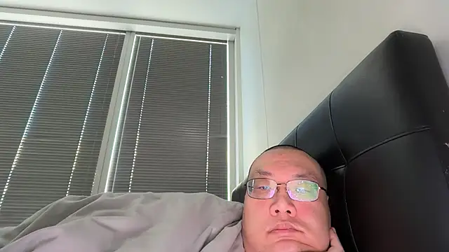 Snapshot of slaveasianboy chatting on 05/11/26, 04:04 slaveasianboy online show from 05/11/26, 04:04