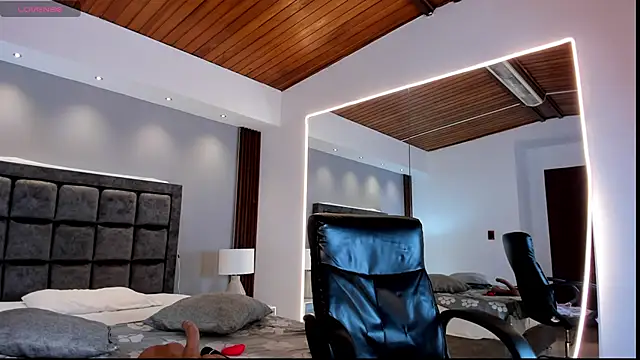 victoria mooree online show from 03/20/25, 07:25