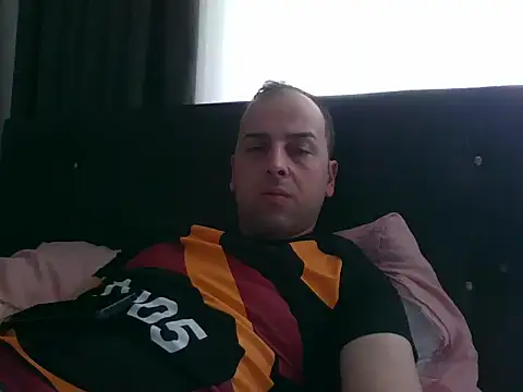 Snapshot of Yldrmm_9553 chatting on 05/18/26, 11:27 Yldrmm 9553 online show from 05/18/26, 11:27