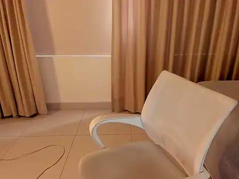 kiaraowen online show from 12/20/25, 05:09