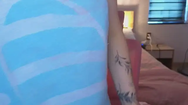 YasmineWest online show from 04/15/26, 07:15