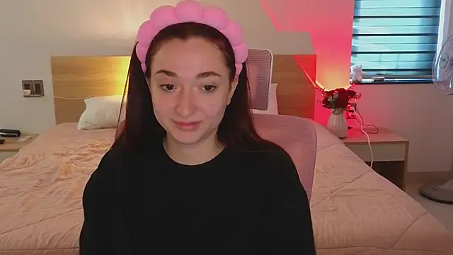 YasmineWest online show from 04/20/26, 07:00