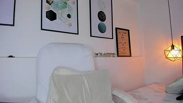 Snapshot of amysc chatting on 10/14/25, 01:45 amysc online show from 10/14/25, 01:45