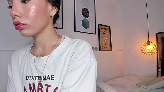 Snapshot of amysc chatting on 12/05/25, 01:42 amysc online show from 12/05/25, 01:42