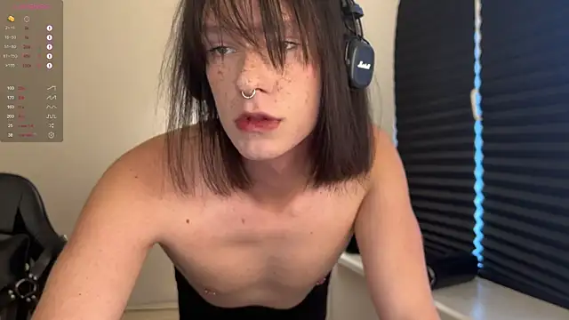 Snapshot of carthylovvve chatting on 09/17/25, 02:52 carthylovvve online show from 09/17/25, 02:52