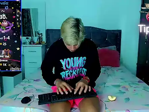 Liamscott  online show from 03/21/25, 05:11