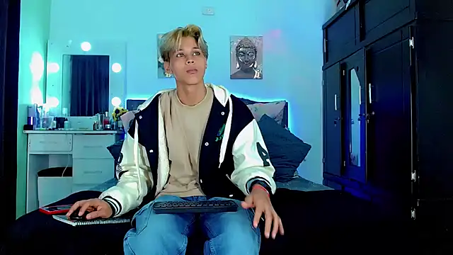 Liamscott  online show from 09/20/25, 07:48