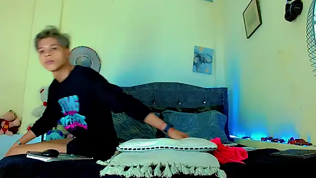 Liamscott  online show from 04/07/26, 07:25