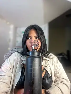 JulianaCastillo online show from 01/13/25, 05:12