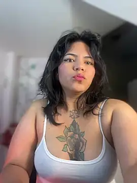 JulianaCastillo online show from 01/17/25, 04:06