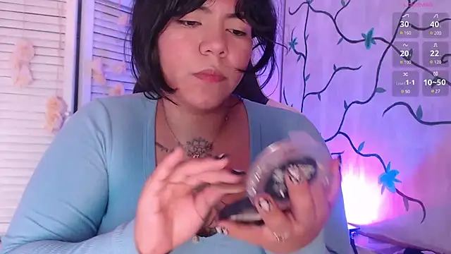 JulianaCastillo online show from 01/28/25, 05:11