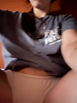 Snapshot of rossana99_ chatting on 09/27/25, 10:20 rossana99  online show from 09/27/25, 10:20