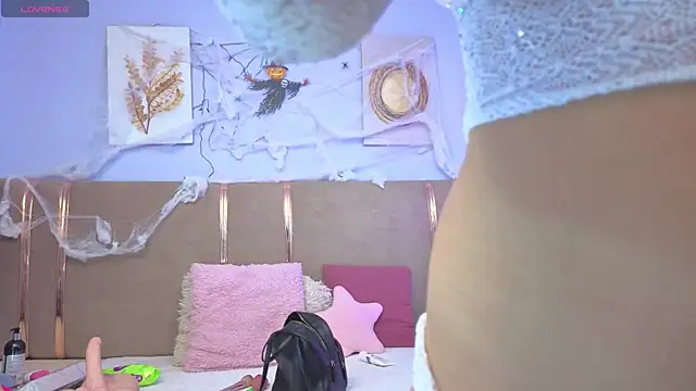 sarah cruzz  online show from 10/22/25, 12:33