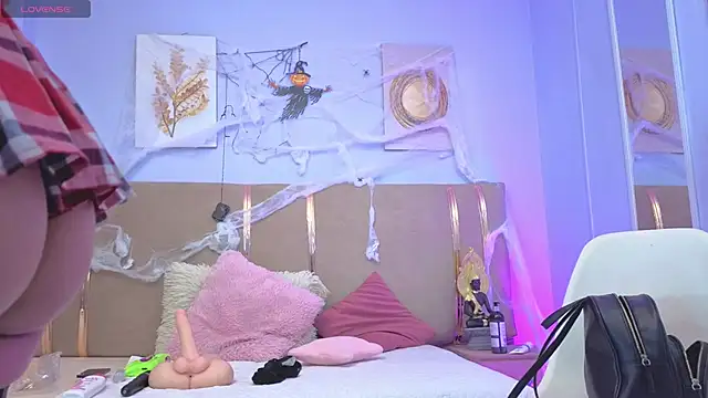 sarah cruzz  online show from 10/22/25, 11:59