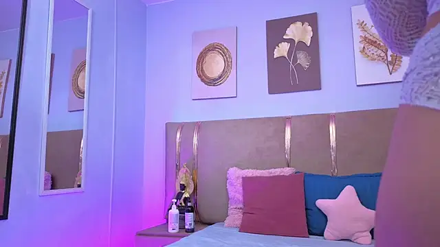 sarah cruzz  online show from 11/22/25, 01:48