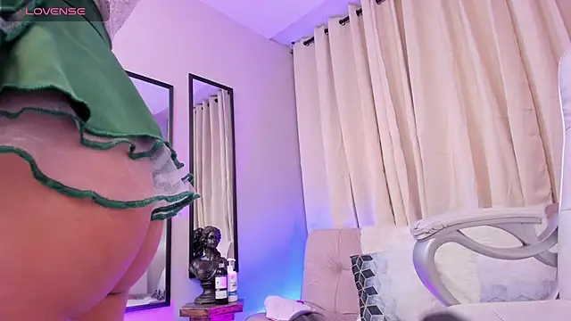 sarah cruzz  online show from 04/25/26, 02:14