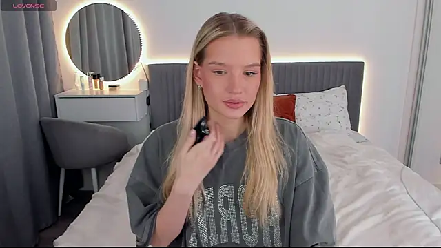 CassieRayss online show from 02/21/25, 08:05