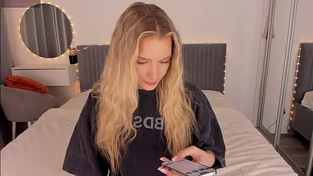 CassieRayss online show from 04/06/26, 11:44