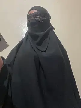 Snapshot of Hijabi_HotGirls chatting on 02/26/25, 08:22 Hijabi HotGirls online show from 02/26/25, 08:22
