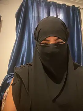 Snapshot of Hijabi_HotGirls chatting on 10/22/25, 01:11 Hijabi HotGirls online show from 10/22/25, 01:11