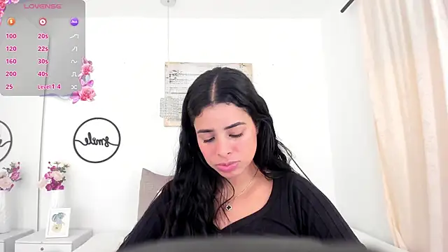 Snapshot of emma_castilloo chatting on 12/11/24, 01:47 emma castilloo online show from 12/11/24, 01:47