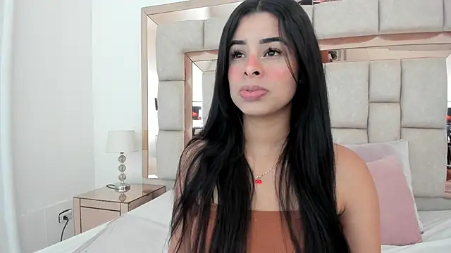 Snapshot of emma_castilloo chatting on 12/29/24, 04:19 emma castilloo online show from 12/29/24, 04:19