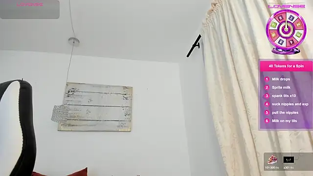 Snapshot of emma_castilloo chatting on 02/13/25, 10:43 emma castilloo online show from 02/13/25, 10:43