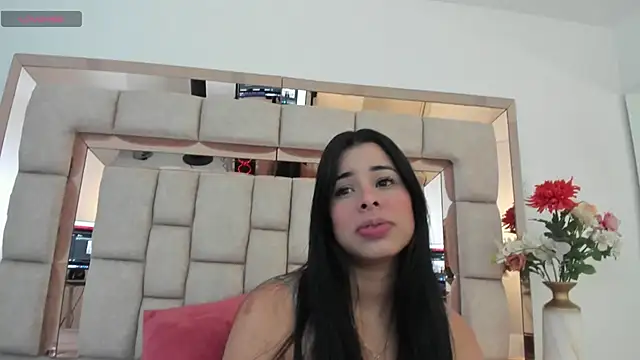 Snapshot of emma_castilloo chatting on 02/18/25, 12:39 emma castilloo online show from 02/18/25, 12:39