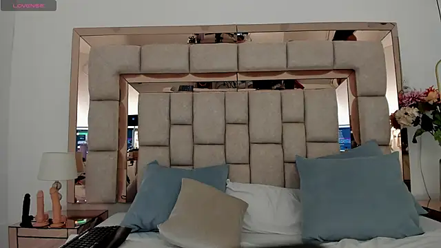 Snapshot of emma_castilloo chatting on 11/03/25, 10:05 emma castilloo online show from 11/03/25, 10:05