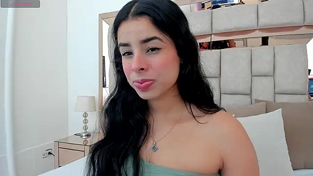 Snapshot of emma_castilloo chatting on 11/17/25, 09:53 emma castilloo online show from 11/17/25, 09:53