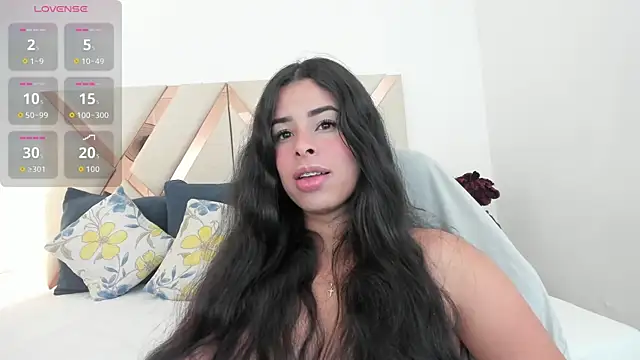 Snapshot of emma_castilloo chatting on 05/27/26, 10:51 emma castilloo online show from 05/27/26, 10:51