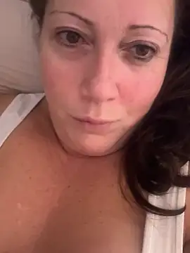 Snapshot of xsexycurvymilf chatting on 01/27/25, 05:25 xsexycurvymilf online show from 01/27/25, 05:25