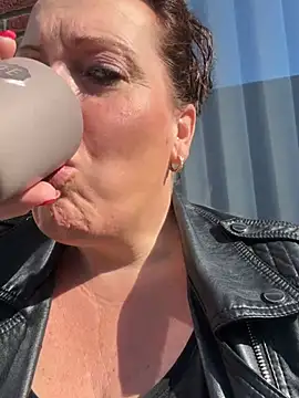 xsexycurvymilf online show from 04/15/26, 08:43