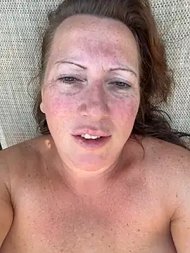 Snapshot of xsexycurvymilf chatting on 06/27/26, 07:35 xsexycurvymilf online show from 06/27/26, 07:35