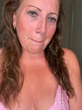 Snapshot of xsexycurvymilf chatting on 07/08/26, 02:10 xsexycurvymilf online show from 07/08/26, 02:10