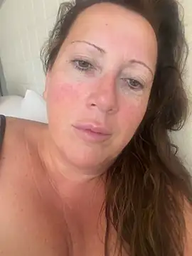 Snapshot of xsexycurvymilf chatting on 07/26/26, 07:26 xsexycurvymilf online show from 07/26/26, 07:26