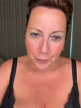 Snapshot of xsexycurvymilf chatting on 07/28/26, 01:54 xsexycurvymilf online show from 07/28/26, 01:54