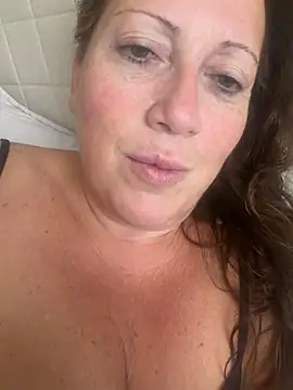 Snapshot of xsexycurvymilf chatting on 07/30/26, 06:34 xsexycurvymilf online show from 07/30/26, 06:34