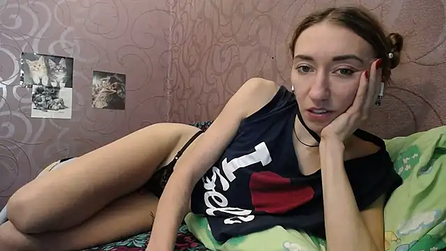 Snapshot of Fire__Foxx chatting on 12/15/24, 12:17 Fire Foxx online show from 12/15/24, 12:17