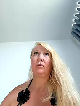 EmmaInLove23 online show from 09/14/25, 05:17