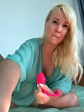 EmmaInLove23 online show from 10/01/25, 01:55