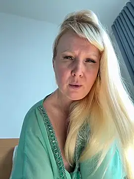 EmmaInLove23 online show from 02/10/26, 02:26