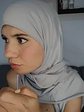 Snapshot of hanaa_18 chatting on 06/19/26, 07:06 hanaa 18 online show from 06/19/26, 07:06