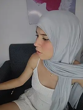 Snapshot of hanaa_18 chatting on 07/08/26, 06:12 hanaa 18 online show from 07/08/26, 06:12